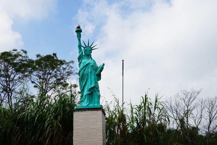 Liberty statue, mirip dengan ikon kota New York, Amerika Serikat