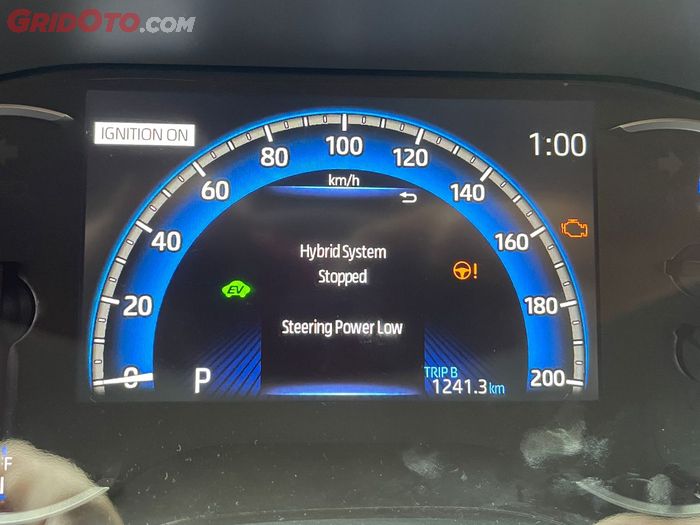 Notifikasi MID Kijang Innova Zenix Hybrid saat bensin benar-benar habis