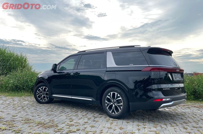 Kia Grand Carnival Premiere adalah Large MPV berkapasitas 11 penumpang