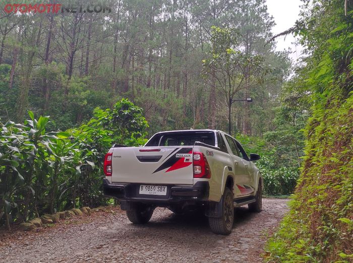 Toyota Hilux GR Sport jadi teman berpetualang yang mengasyikan