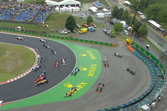 Tabrakan karambol  yang melibatkan beberapa pembalap terjadi di lap pertama F1 Hongaria 2021