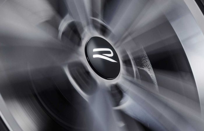 VW Golf Mk8 juga mendapat dop pelek ekslusif