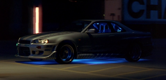 Nissan GT-R R34 pakai n warna abu-abu Platinum Pearl plus lampu kolong