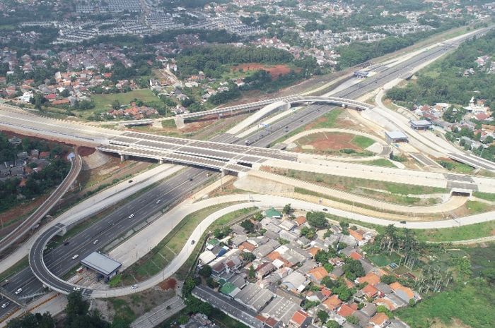 Tol Serpong-CInere sepanjang 10,14 Km. Terdiri dari Seksi 1 Serpong-Pamulang (6,59 Km), dan Seksi 2 Pamulang-Cinere (3,55 Km)