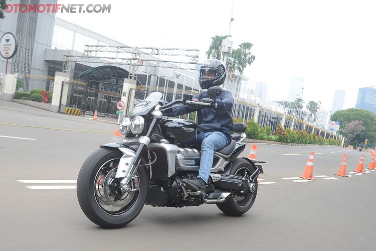 Triumph Rocket 3 GT Motor Bermesin 2.500 cc Sedahsyat Apa