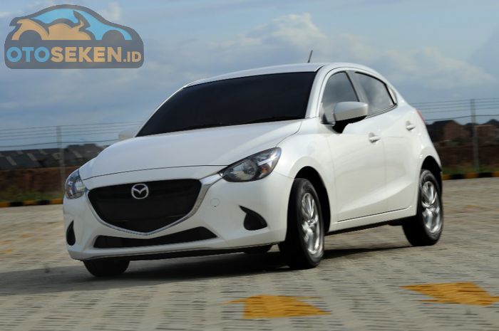 Spesifikasi dan kisaran harga Mazda2 GT hatchback tahun 2015 seken.