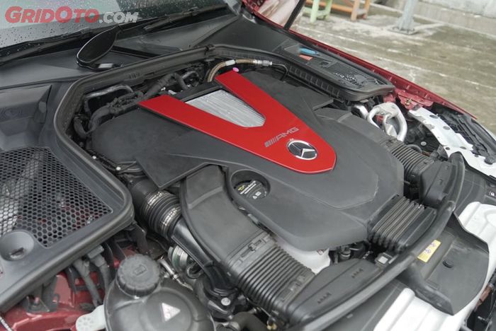 Mesin menggunakan unit V6 2.996 cc dengan turbo