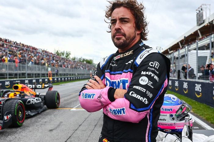 Meski ditawari perpanjangan kontrak oleh tim Alpine, Fernando Alonso lebih memilih tim Aston Martin