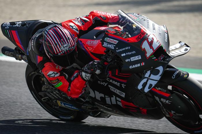Maverick Vinales menjadi yang tercepat di sesi Warm Up MotoGP Catalunya 2022