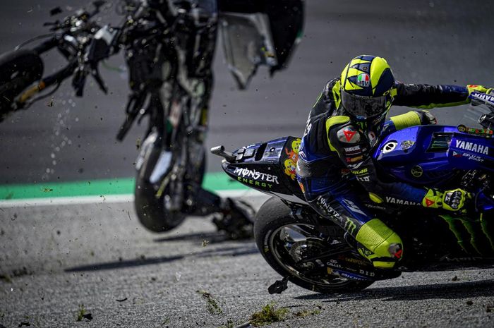 Deretan momen tidak terlupakan Valentino Rossi di MotoGP, dari tendang Marc Marquez hingga nyaris tewas ketiban motor