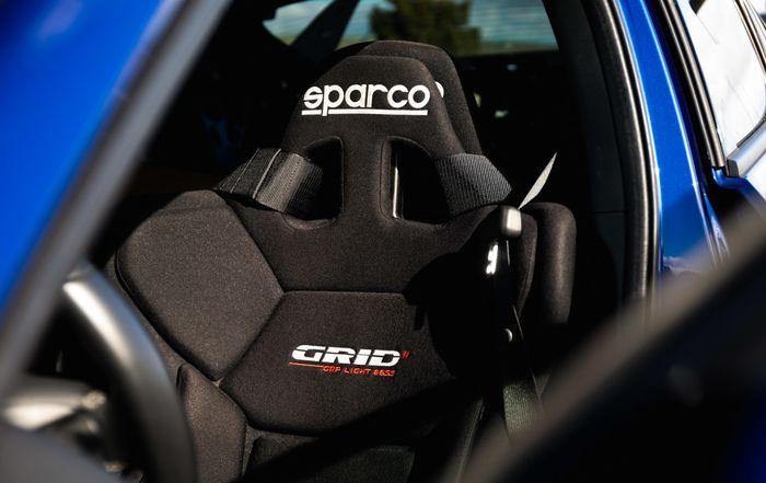 Jok bucket Sparco Grid II di dalam kabin modifikasi Honda Civic Hatchback Turbo