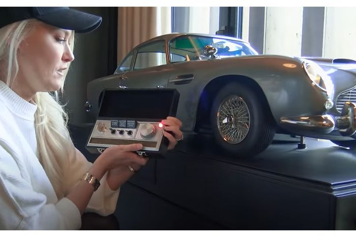 OtoToys Miniatur Aston Martin DB5 skala 1/3