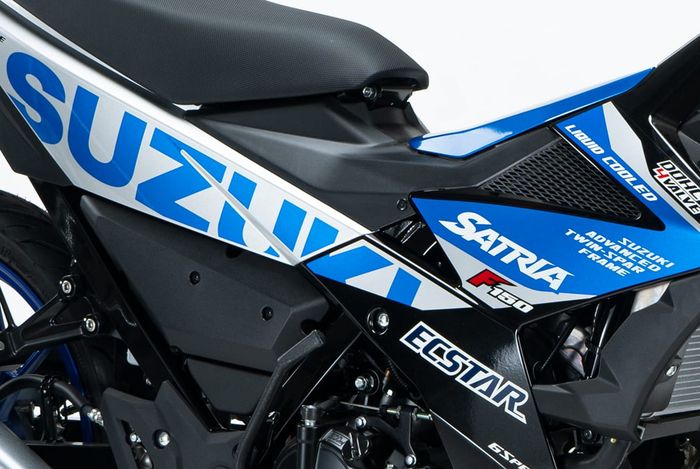 Warna biru dan silver Suzuki Satria F150 Special Edition memberikan semangat baru bagi pemiliknya 
