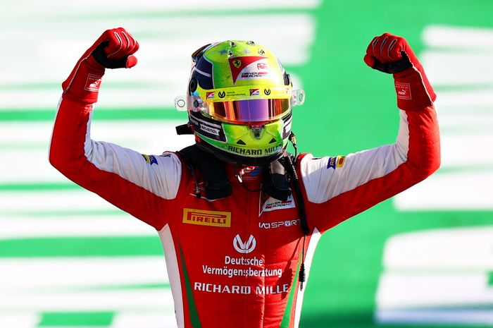 Mick Schumacher meraih kemenangan pertama tahun ini di race 1 F2 Italia 2020