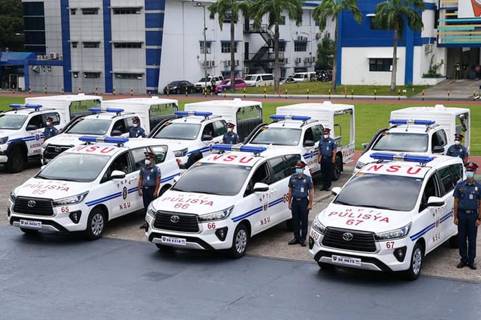 Kijang Innova dijadikan mobil polisi di Filipna.