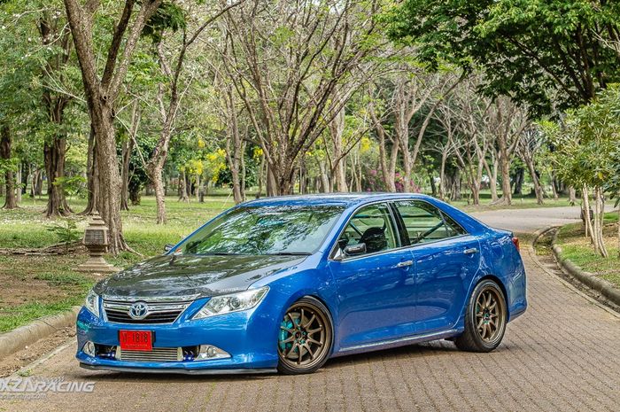 Modifikasi Toyota Camry bergaya racing asal Thailand