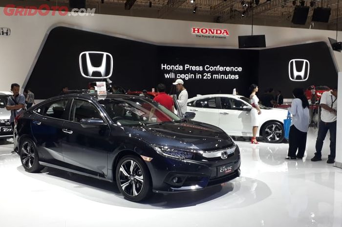 Ilustrasi penjualan Honda Prospect Motor di sebuah pameran otomotif