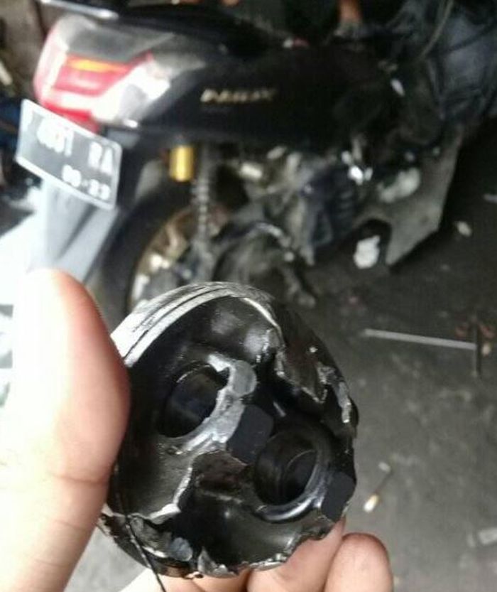 Piston Yamaha NMAX pecah