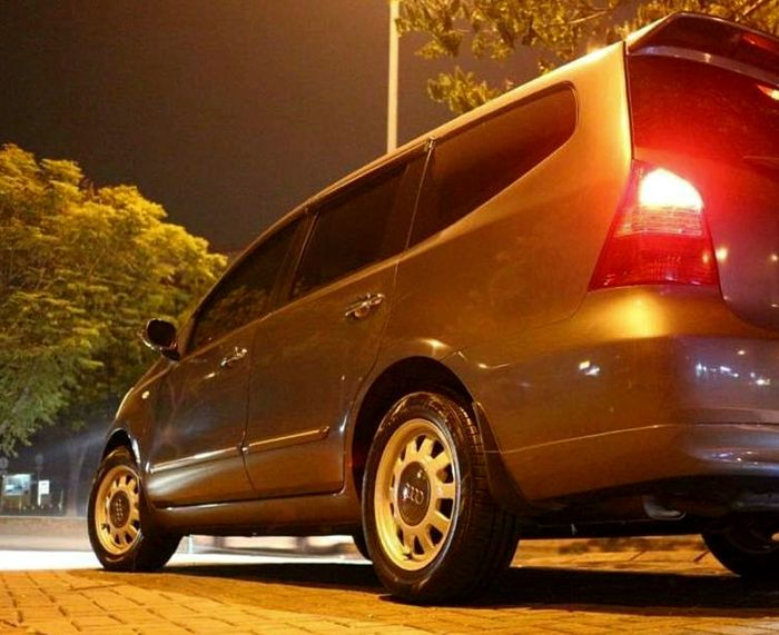 Pelek Audi A4 ring 15 terpasang pada Nissan Grand Livina