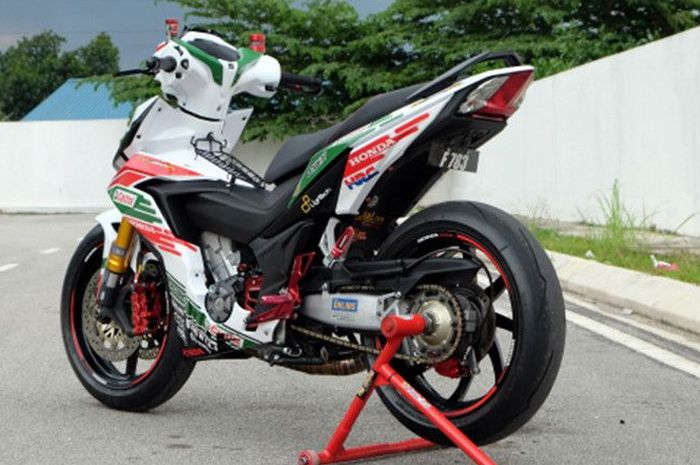 Modifikasi Supra GTR 150 dengan livery LCR Honda MotoGP