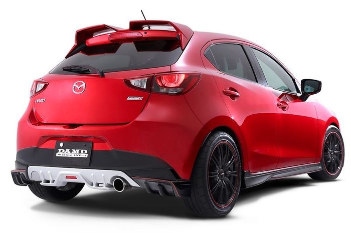 Mazda2 dengan pasokan aero parts DAMD
