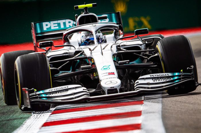Mercedes akan start memakai ban medium di F1 Rusia