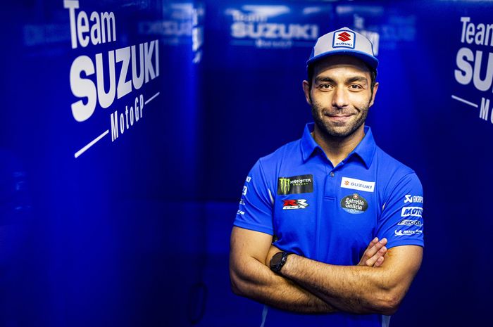 Penampilan Danilo Petrucci di MotoGP Thailnad 2022 dengan seragam warna biru khas tim Suzuki Ecstar