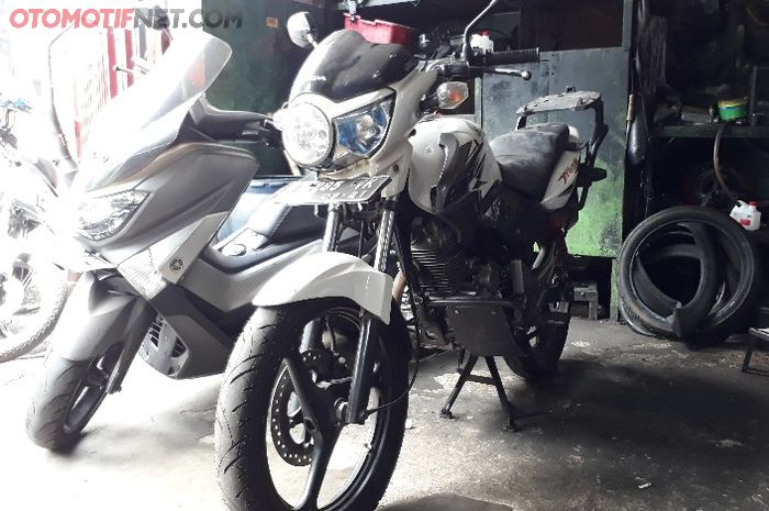 Honda Tiger Revo 'picek' yang tengah diperbaiki di Ponorogo Motor Sport