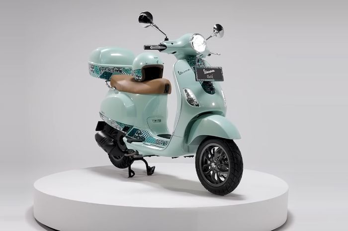 Vespa Batik, salah satu edisi spesial yang dijual Vespa Indonesia