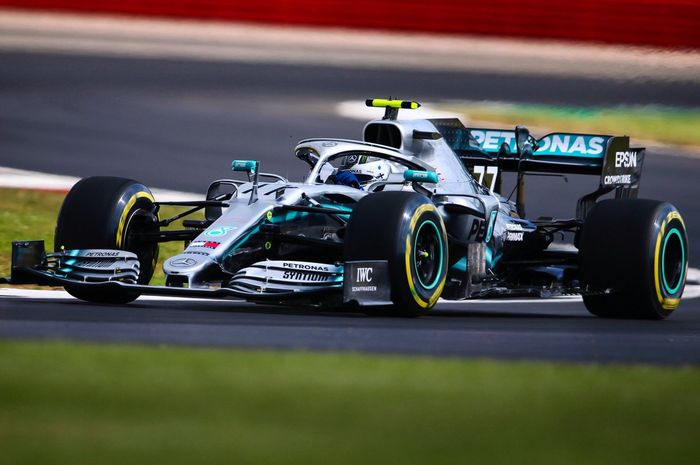 Meski mengalami kendala teknis, Valtteri Bottas kembali menunjukkan dominasi Mercedes dengan jadi yang tercepat, berikut hasil FP2 F1 Inggris 2019