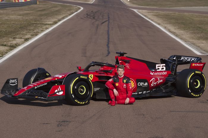 Test driver dan pembalap cadangan tim Ferrari, Robert Shwartzman pindah kewarganeraan dari Rusia ke Israel