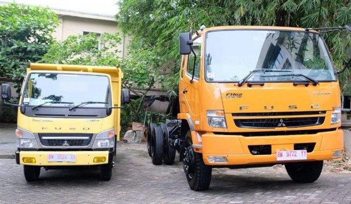 Truk ringan Mitsubishi Colt Diesel dan truk terbaru Fuso Fighter ditampilkan di event Truck Campaign