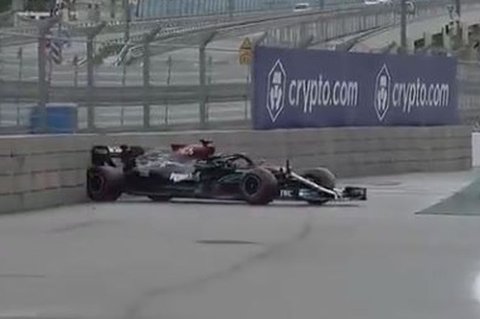 Lewis Hamilton untuk kedua kalinya mencium tembok sirkuit Sochi pada kualifikasi F1 Rusia 2021