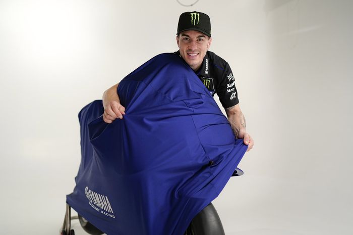 Maverick Vinales saat memberikan teaser mengenai Yamaha YZR-M1 2021