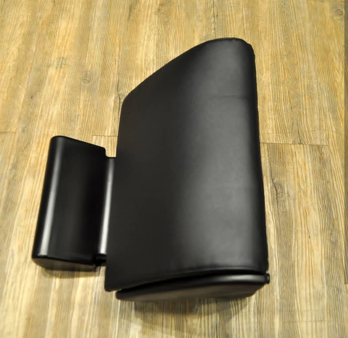 ottoman chair bikin kaki lebih santai di kabin Toyota Voxy