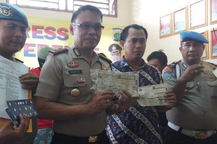 Tips memdedakan STNK Alsi dan STNK Palsu menurut Polisi.