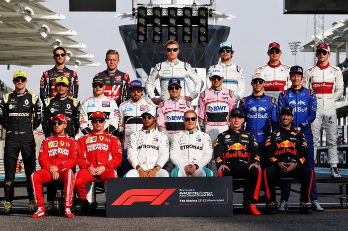 Pembalap F1 2018 saat foto bersama di seri terakhir GP F1 Abu Dhabi, di antara mereka ada yang masih lanjut di 2019