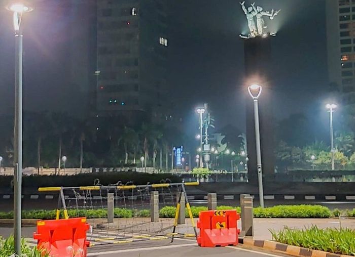 kondisi Jalan Muhammad Husni Thamrin atau Jalan Thamrin pada hari pertama PPKM darurat Jawa Bali.