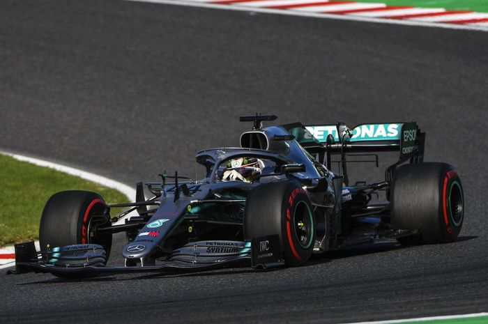 Meski hanya finis ketiga di F1 Jepang, Lewis Hamilton masih kokoh dan semakin dekat dengan gelar juara dunia