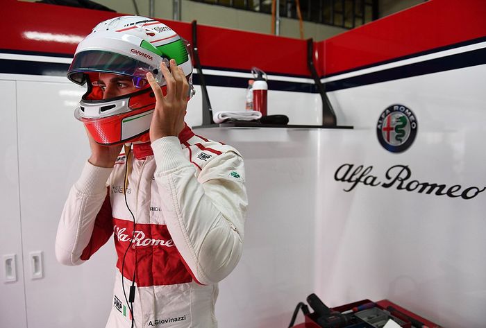 Musim balap F1 2019 tim Alfa Romeo Racing diperkuat dua pembalap asal Ferrari, Antonio Giovinazzi dan Kimi Raikkonen