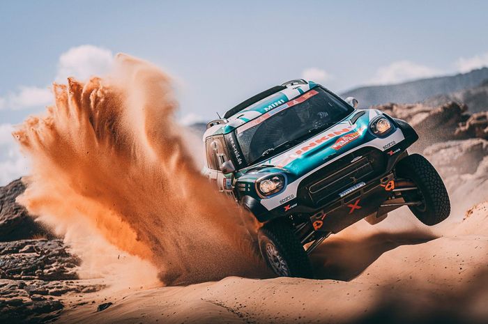 Salah satu aksi perserta Reli Dakar 2022. FIA memberi kepercayaan kepada otoritas lokal untuk memperkuat keamanan di Arab Saudi