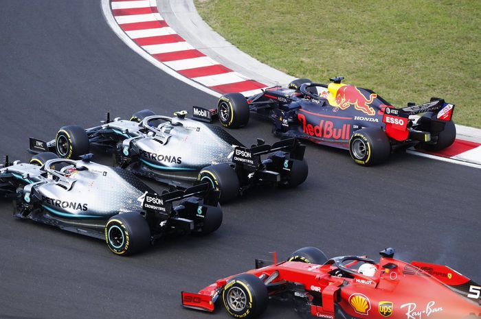 Mobil Red tim Bull di antara pembalap Mercedes dan Ferrari di F1 Hongaria 2019
