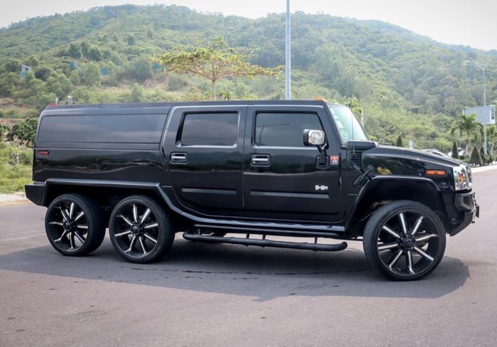 Modifikasi Hummer H2 asal Vietnam mirip limousine pasang 6 roda sekaligus