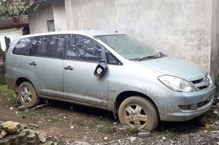 Toyota Kijang Innova kondisi mengenaskan