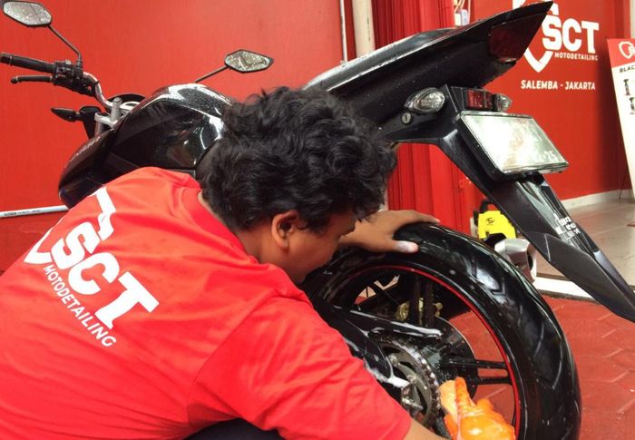 Layanan cuci premium di SCT Salemba mulai Rp 30 ribu untuk small bike