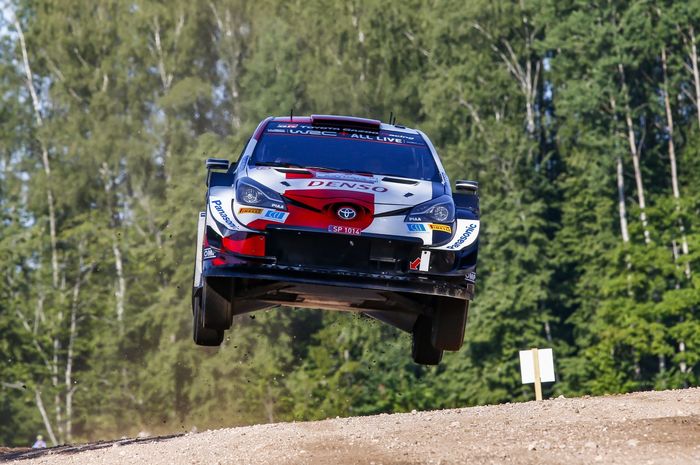 Kalle Rovanpera menerbangkan Toyota Yaris di hari terakhir Reli Estonia 2021