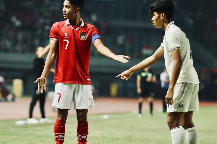 Marselino Ferdinan (Merah) yang sumbangkan 1 gol di pertandingan Indonesia lawan Vietnam.