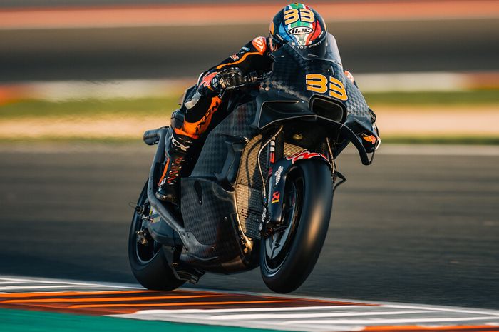 Direktur Motorsport KTM, Pit Beire mengakui bahwa kerja sama yang mereka lakukan dengan para ahli F1 membutuhkan biaya yang cukup menguras kantong