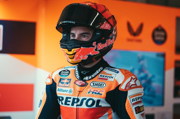 Repsol Honda baru saja mengabarkan bahwa Marc Marquez tidak akan turun di MotoGP Amerika 2023 untuk melanjutkan masa pemulihan
