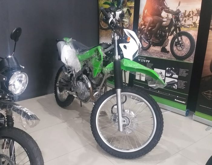 KLX 230 di dealer Kawasaki Kalimalang